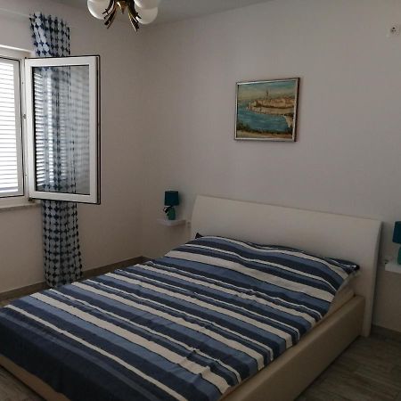 Apartmani Nevera Krk Town Exterior foto