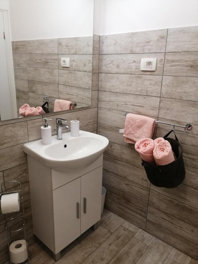 Apartmani Nevera Krk Town Exterior foto